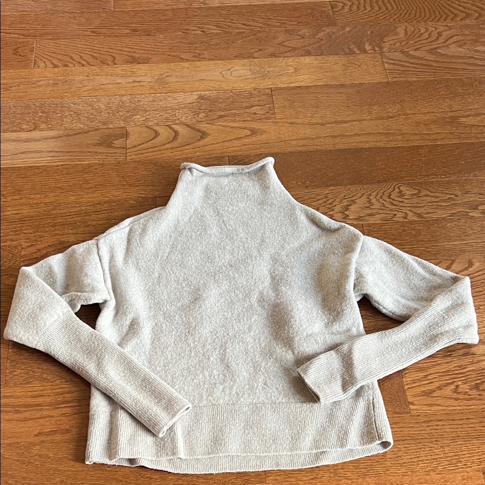 Aritzia Wilfred XS 100% merino wool mock turtleneck sweater neutral grey taupe